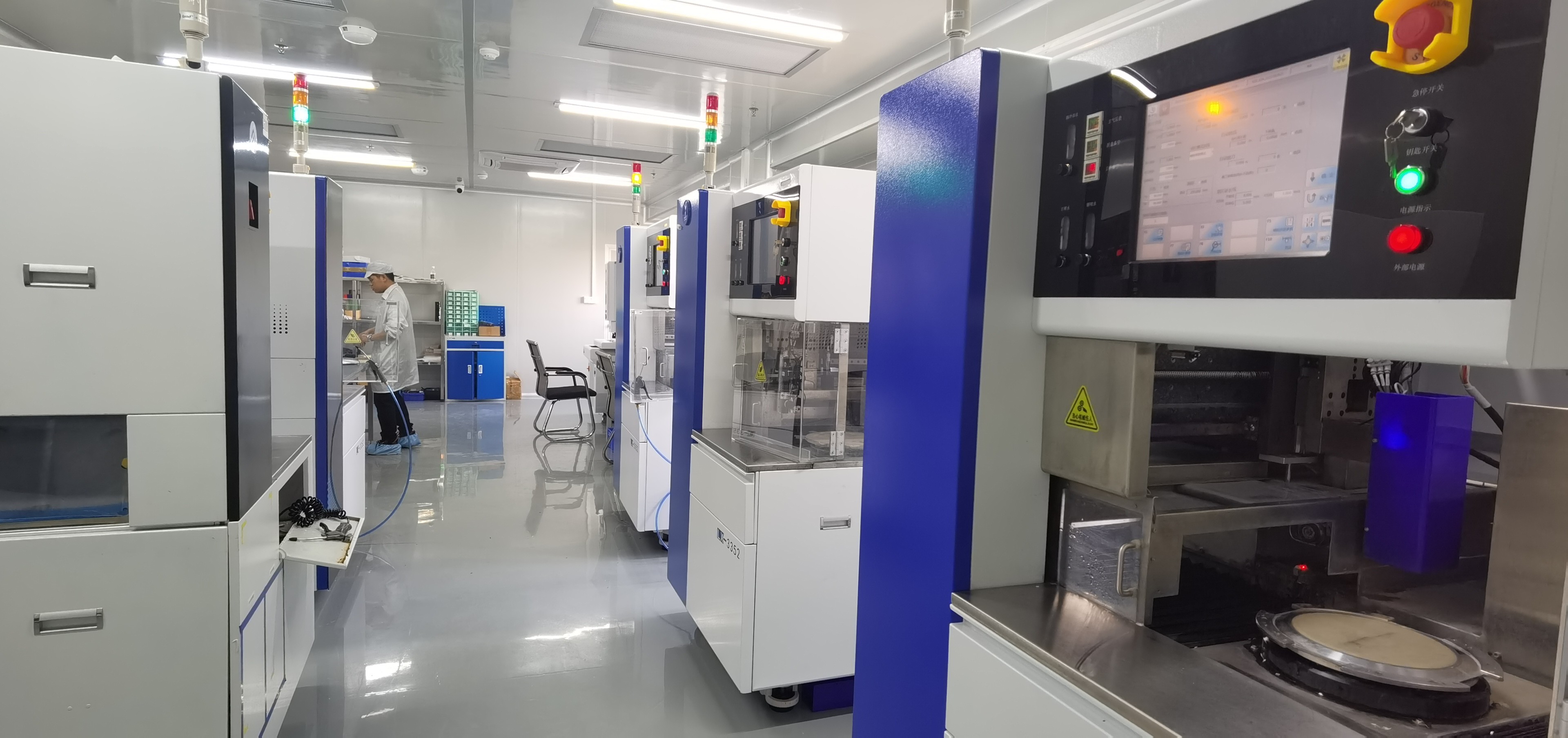 精密切割技术突破：博捷芯国产划片机助力玻璃基板半导体量产